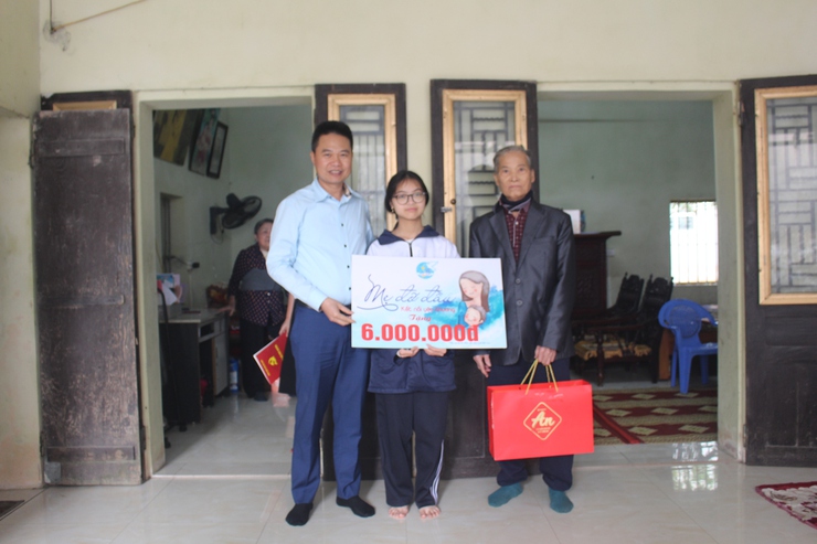 LAN TỎA NGHĨA TÌNH ĐẢNG – TIẾP SỨC HỌC SINH NGHÈO VƯỢT KHÓ VƯƠN LÊN- Ảnh 4.