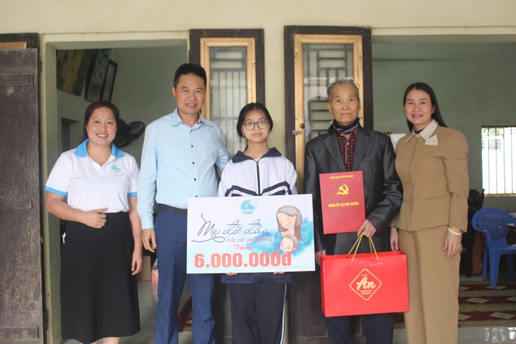 LAN TỎA NGHĨA TÌNH ĐẢNG – TIẾP SỨC HỌC SINH NGHÈO VƯỢT KHÓ VƯƠN LÊN- Ảnh 2.