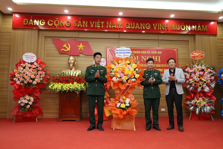 Xã Suối Hai bàn giao nhiệm vụ Chỉ huy trưởng Ban Chỉ huy quân sự xã Suối Hai và ký kết quy chế phối hợp, hiệp đồng lực lượng trong Phòng thủ dân sự với các đơn vị quân đội đóng quân trên địa bàn.- Ảnh 5.