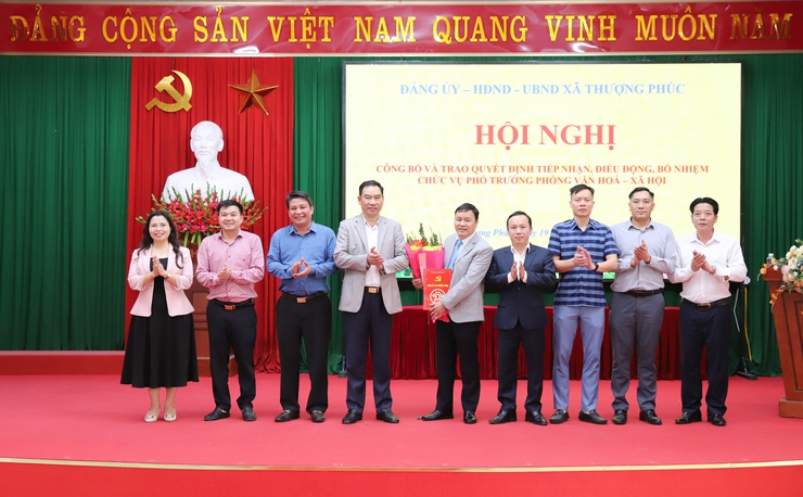 Công bố và trao Quyết định tiếp nhận, điều động và bổ nhiệm Phó Trưởng Phòng Văn hóa – Xã hội- Ảnh 3.
