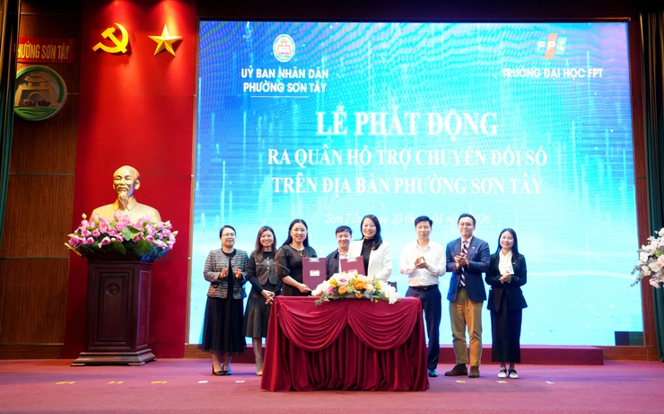 SƠN TÂY PHÁT ĐỘNG RA QUÂN HỖ TRỢ CHUYỂN ĐỔI SỐ TẠI 57 TỔ DÂN PHỐ- Ảnh 1.