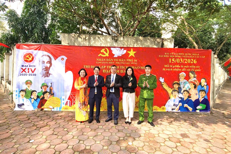 Ủy ban MTTQ Việt Nam phường chỉ đạo Ban công tác Mặt trận Tổ dân phố số 16, cụm Giang Biên ra mắt mô hình chào mừng chào mừng Đại hội Đảng lần thứ XIV và bầu cử Quốc hội, HĐND các cấp.- Ảnh 4.