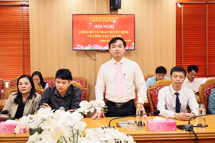 Đảng ủy xã Quảng Bị: công bố và trao Quyết định về công tác cán bộ

- Ảnh 7.