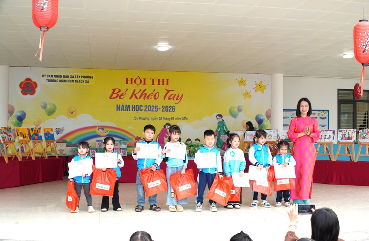 Hội thi “Bé khéo tay” – sân chơi sáng tạo cho trẻ mầm non Thạch Xá- Ảnh 3.