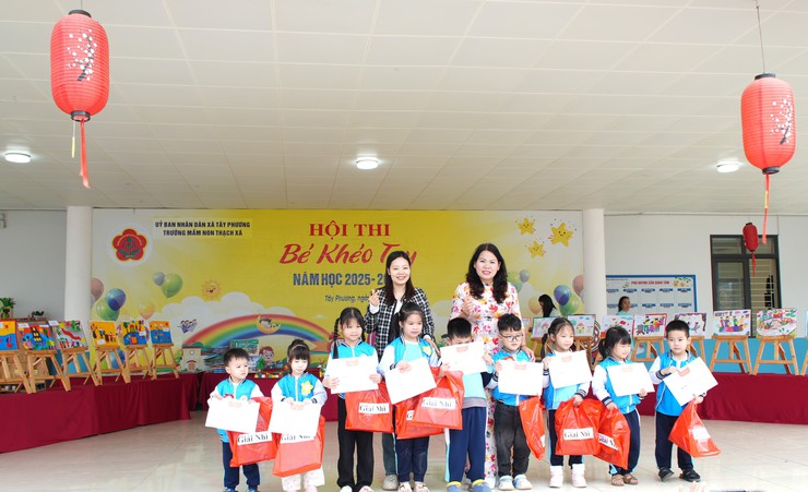 Hội thi “Bé khéo tay” – sân chơi sáng tạo cho trẻ mầm non Thạch Xá- Ảnh 4.