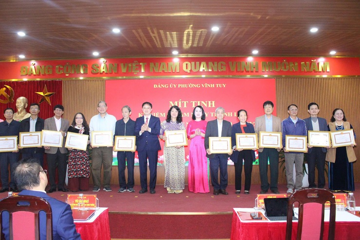 Đảng ủy phường Vĩnh Tuy tổ chức Lễ mít tinh kỷ niệm 96 năm Ngày thành lập Đảng Cộng sản Việt Nam 03/02 và triển khai nhiệm vụ trọng tâm năm 2026- Ảnh 4.