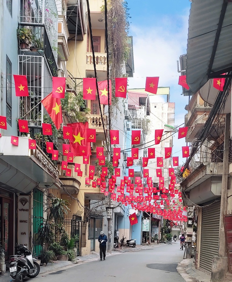 Phường Vĩnh Tuy đẩy mạnh công tác trang trí, tuyên truyền chào mừng Đại hội đại biểu toàn quốc lần thứ XIV của Đảng.- Ảnh 4.