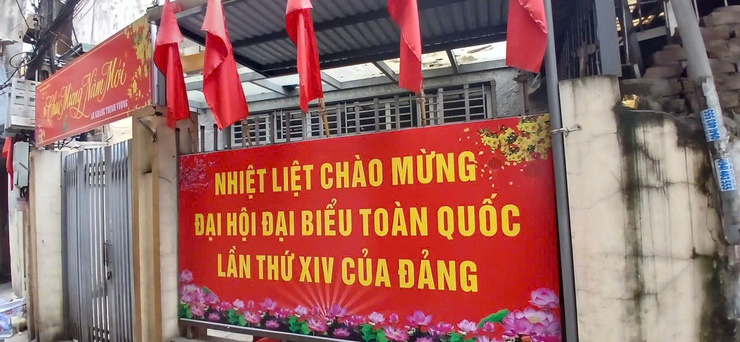 Phường Vĩnh Tuy đẩy mạnh công tác trang trí, tuyên truyền chào mừng Đại hội đại biểu toàn quốc lần thứ XIV của Đảng.- Ảnh 3.