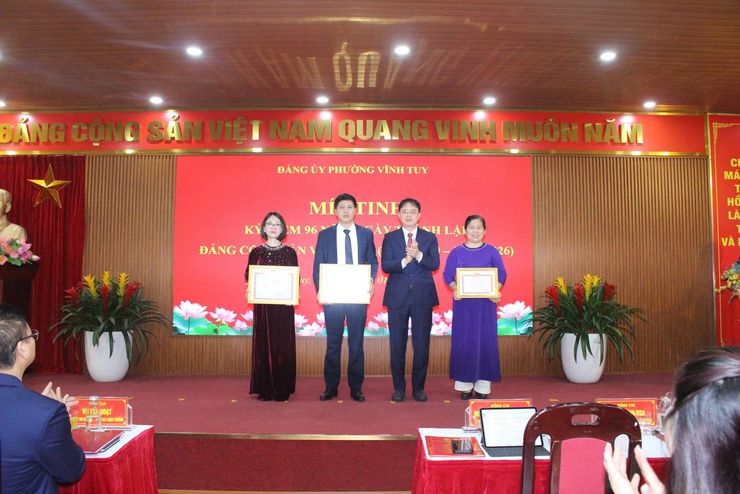 Đảng ủy phường Vĩnh Tuy tổ chức Lễ mít tinh kỷ niệm 96 năm Ngày thành lập Đảng Cộng sản Việt Nam 03/02 và triển khai nhiệm vụ trọng tâm năm 2026- Ảnh 2.