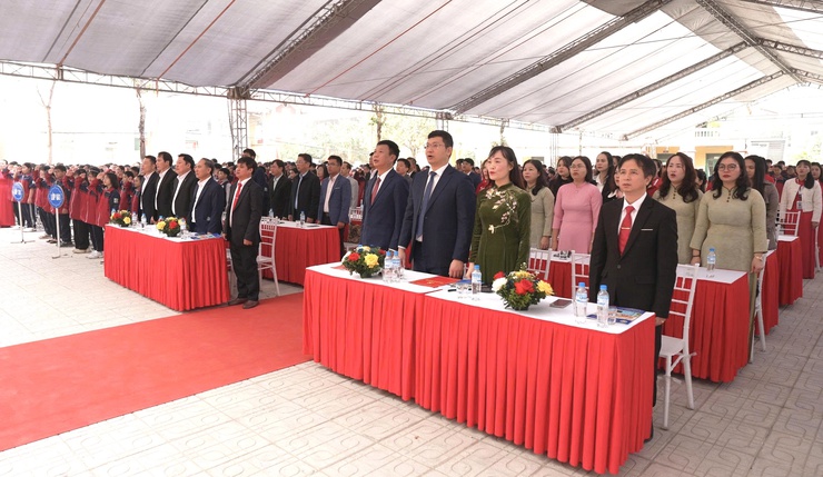 Trường THCS Võng La tổ chức Lễ đón nhận Bằng công nhận trường đạt chuẩn quốc gia mức độ II và sơ kết học lỳ I,&nbsp;năm học 2025 – 2026- Ảnh 1.