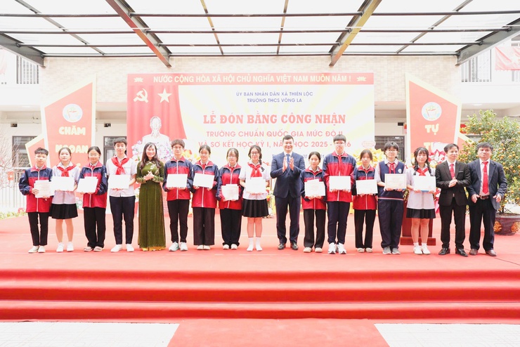 Trường THCS Võng La tổ chức Lễ đón nhận Bằng công nhận trường đạt chuẩn quốc gia mức độ II và sơ kết học lỳ I,&nbsp;năm học 2025 – 2026- Ảnh 12.