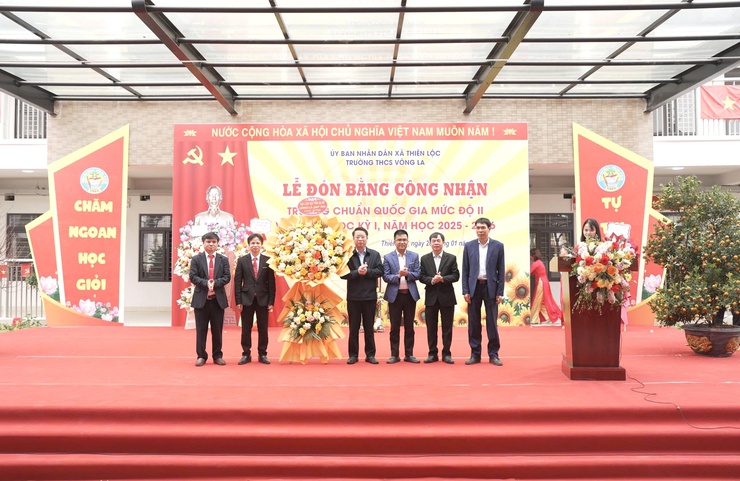 Trường THCS Võng La tổ chức Lễ đón nhận Bằng công nhận trường đạt chuẩn quốc gia mức độ II và sơ kết học lỳ I,&nbsp;năm học 2025 – 2026- Ảnh 5.