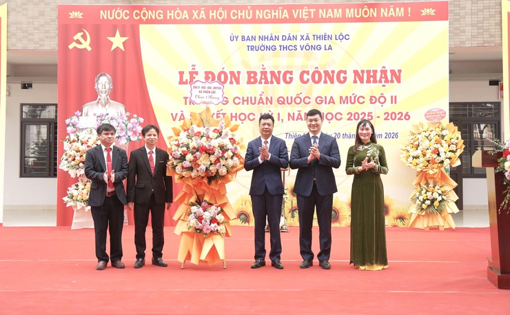 Trường THCS Võng La tổ chức Lễ đón nhận Bằng công nhận trường đạt chuẩn quốc gia mức độ II và sơ kết học lỳ I,&nbsp;năm học 2025 – 2026- Ảnh 4.