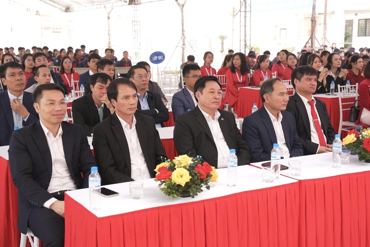 Trường THCS Võng La tổ chức Lễ đón nhận Bằng công nhận trường đạt chuẩn quốc gia mức độ II và sơ kết học lỳ I,&nbsp;năm học 2025 – 2026- Ảnh 3.