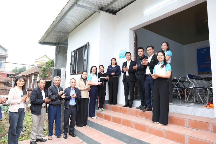 HỘI LIÊN HIỆP PHỤ NỮ XÃ SÓC SƠN TRAO TẶNG NHÀ MÁI ẤM TÌNH THƯƠNG CHO HỘI VIÊN CÓ HOÀN CẢNH KHÓ KHĂN - ĐÂY LÀ CÔNG TRÌNH THIẾT THỰC CHÀO MỪNG ĐẠI HỘI TOÀN QUỐC LẦN THỨ XIV CỦA ĐẢNG- Ảnh 1.