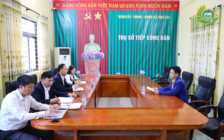 Đồng chí Chủ tịch UBND xã Phú Cát tiếp 7 lượt công dân trong buổi tiếp công dân định kỳ- Ảnh 1.