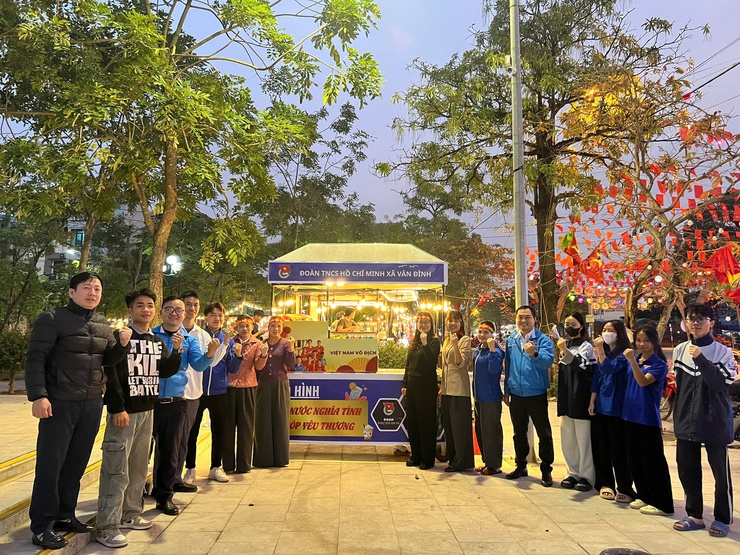 XEM BÓNG ĐÁ - LAN TỎA YÊU THƯƠNG: RA MẮT MÔ HÌNH “LY NƯỚC NGHĨA TÌNH – GÓP YÊU THƯƠNG”- Ảnh 6.