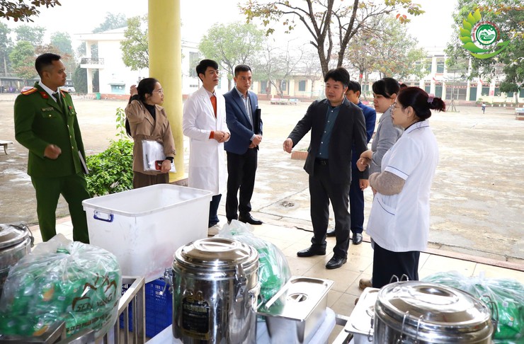 Xã Phú Cát kiểm tra công tác an toàn thực phẩm tại các trường học trên địa bàn- Ảnh 2.