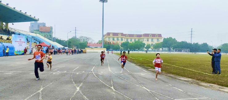 SÔI NỔI TRANH TÀI GIẢI ĐIỀN KINH HỌC SINH XÃ ĐẠI THANH NĂM HỌC 2025-2026- Ảnh 2.