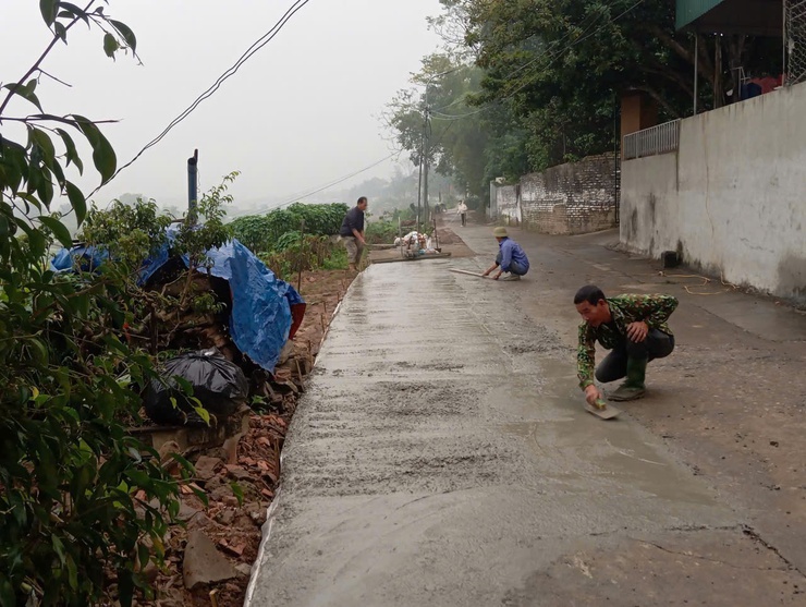 Xóm 15, thôn Phú Xuyên 4 xã Vật Lại: chung sức xây dựng khu dân cư ngõ xóm sáng – xanh – sạch – đẹp – an toàn.- Ảnh 2.