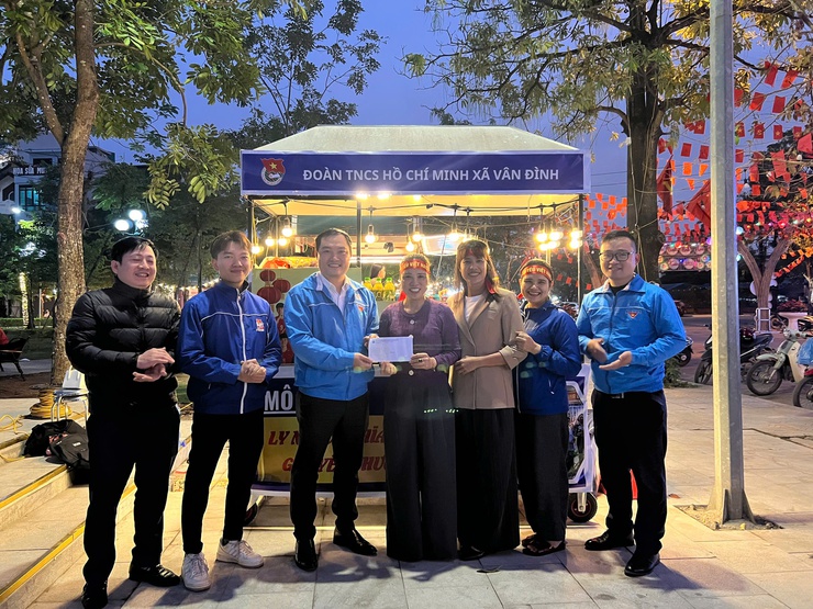 XEM BÓNG ĐÁ - LAN TỎA YÊU THƯƠNG: RA MẮT MÔ HÌNH “LY NƯỚC NGHĨA TÌNH – GÓP YÊU THƯƠNG”- Ảnh 4.