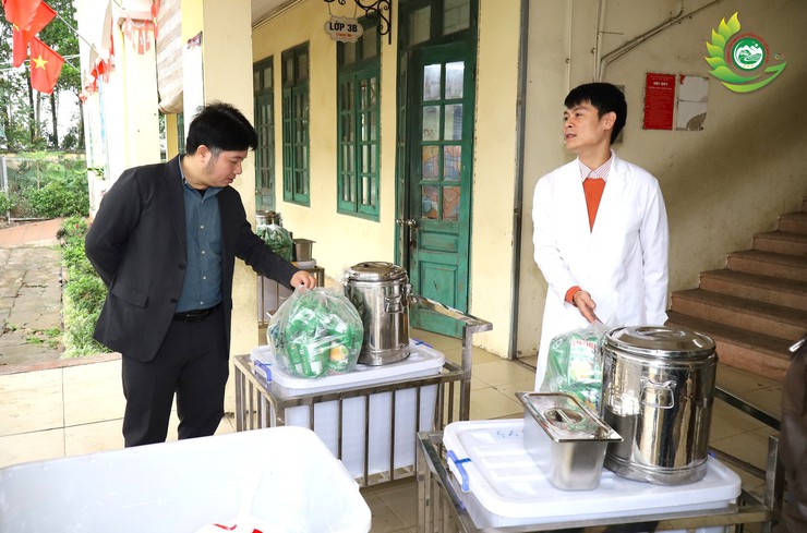 Xã Phú Cát kiểm tra công tác an toàn thực phẩm tại các trường học trên địa bàn- Ảnh 3.