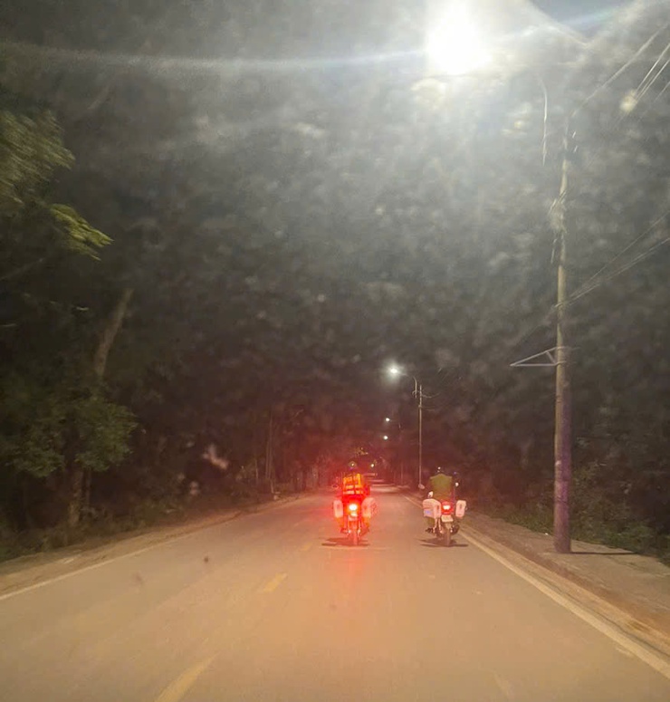 Công an xã Nam Phù tăng cường tuần tra ban đêm, bảo đảm an ninh, an toàn Đại hội đại biểu toàn quốc lần thứ XIV của Đảng- Ảnh 6.