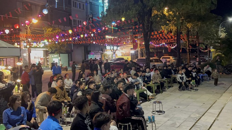 XEM BÓNG ĐÁ - LAN TỎA YÊU THƯƠNG: RA MẮT MÔ HÌNH “LY NƯỚC NGHĨA TÌNH – GÓP YÊU THƯƠNG”- Ảnh 2.