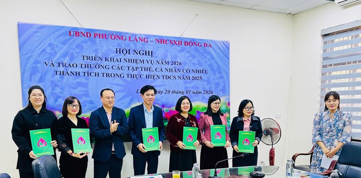 PHƯỜNG LÁNG TRIỂN KHAI TÍN DỤNG CHÍNH SÁCH NĂM 2026, KHEN THƯỞNG CÁC TẬP THỂ, CÁ NHÂN TIÊU BIỂU NĂM 2025- Ảnh 3.