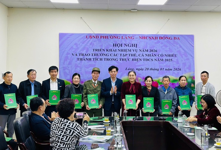 PHƯỜNG LÁNG TRIỂN KHAI TÍN DỤNG CHÍNH SÁCH NĂM 2026, KHEN THƯỞNG CÁC TẬP THỂ, CÁ NHÂN TIÊU BIỂU NĂM 2025- Ảnh 4.