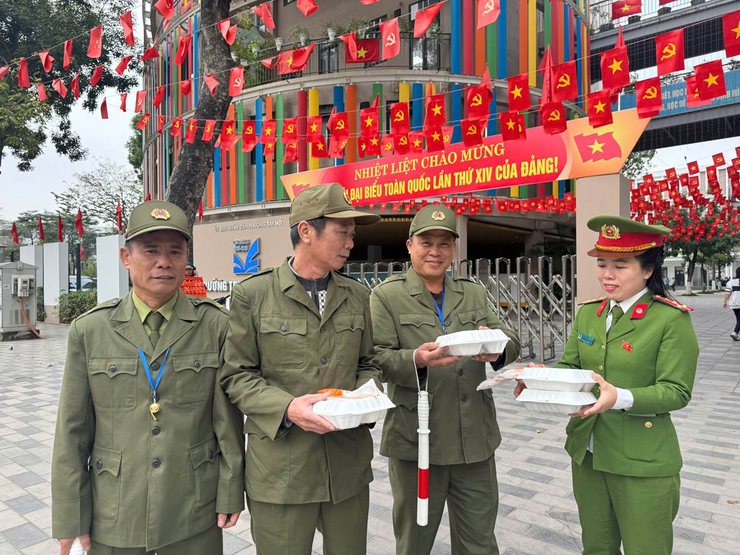 Lực lượng tham gia bảo vệ an ninh trật tự phường Tây Hồ – “Cánh tay nối dài” vững chắc của Công an phường- Ảnh 9.