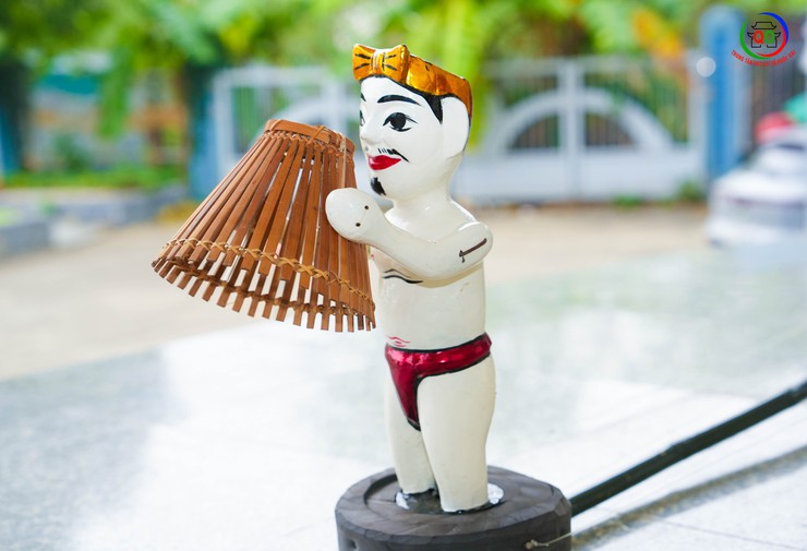 UBND XÃ QUỐC OAI BÀN GIAO CON RỐI, ĐẠO CỤ BIỂU DIỄN CHO CLB MÚA RỐI NƯỚC CHÙA THẦY- Ảnh 9.