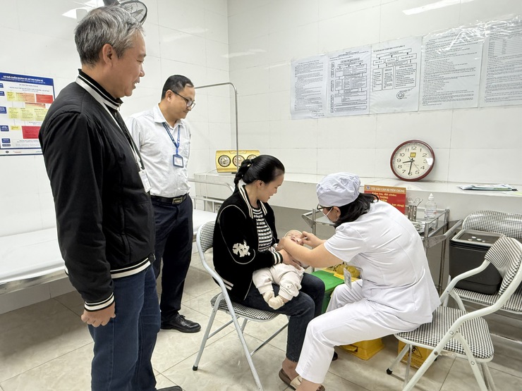 Hãy đưa trẻ đi uống vắc xin Rota trong Chương trình Tiêm chủng mở rộng đúng lịch và đủ liều- Ảnh 1.