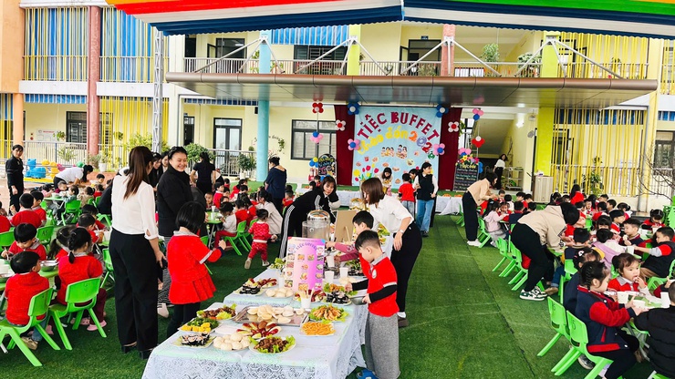 Trường Mầm non Trần Phú đã tổ chức hoạt động buffet dành cho các bé- Ảnh 1.
