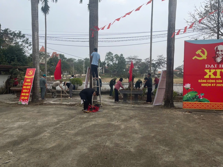 PHÚC SƠN RỘN RÀNG KHÍ THẾ MỪNG ĐẢNG – MỪNG XUÂN QUA HOẠT ĐỘNG TRỒNG HOA TẠI TRỤ SỞ ĐẢNG ỦY XÃ- Ảnh 1.
