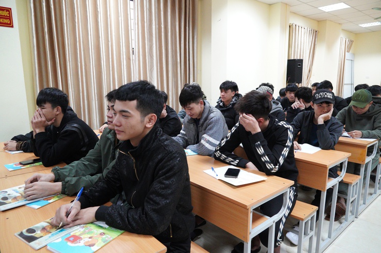 Công dân tham gia nghĩa vụ Quân sự và nghĩa vụ Công an nhân dân năm 2026 được bồi dưỡng nhận thức về Đảng- Ảnh 10.