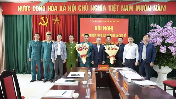 Bàn giao nhiệm vụ Chỉ huy trưởng Ban Chỉ huy Quân sự xã An Khánh- Ảnh 1.