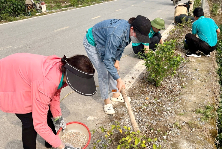 Hội nông dân xã Thượng Phúc chung tay xây dựng môi trường sáng - xanh - sạch - đẹp- Ảnh 2.