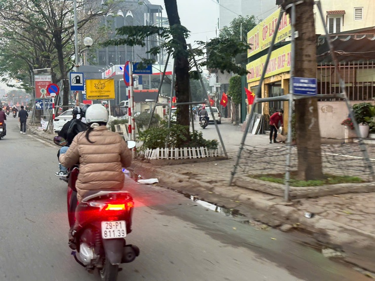 Hà Nội nhiều mây, có lúc có mưa, mưa nhỏ, trời rét đậm- Ảnh 1.