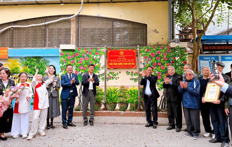 TDP số 8 Thanh Xuân Nam: Tuyến tranh tường bích hoạ lan toả khí thế chào mừng Đại hội XIV của Đảng- Ảnh 13.