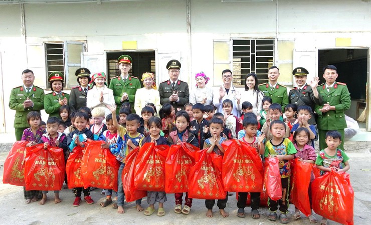 Chung sức vì cộng đồng: Đoàn thanh niên, Chi hội phụ nữ Công an xã Bát Tràng trong Chương trình "Tình nguyện mùa đông – Xuân tình nguyện 2026"- Ảnh 1.
