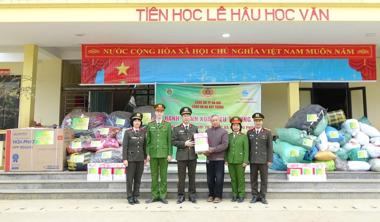 Chung sức vì cộng đồng: Đoàn thanh niên, Chi hội phụ nữ Công an xã Bát Tràng trong Chương trình "Tình nguyện mùa đông – Xuân tình nguyện 2026"- Ảnh 3.