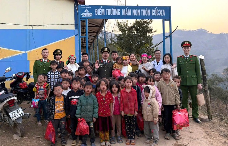 Chung sức vì cộng đồng: Đoàn thanh niên, Chi hội phụ nữ Công an xã Bát Tràng trong Chương trình "Tình nguyện mùa đông – Xuân tình nguyện 2026"- Ảnh 2.