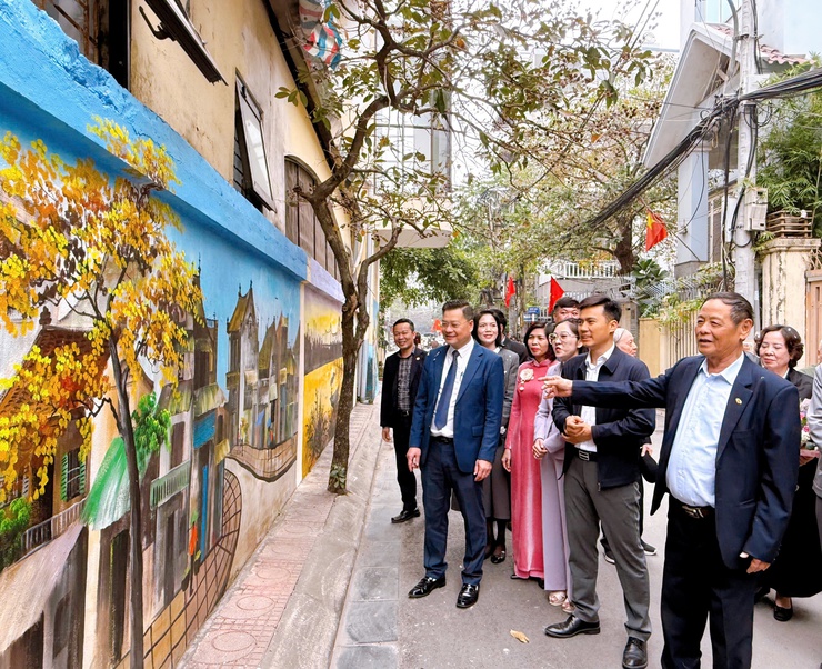 TDP số 8 Thanh Xuân Nam: Tuyến tranh tường bích hoạ lan toả khí thế chào mừng Đại hội XIV của Đảng- Ảnh 12.