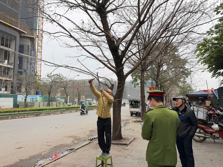 Vai trò nòng cốt của lực lượng Công an cùng các cơ quan, ban, ngành trong đợt ra quân lập lại trật tự đô thị trước thềm Đại hội Đảng và Tết Nguyên Đán- Ảnh 2.