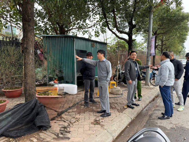 Vai trò nòng cốt của lực lượng Công an cùng các cơ quan, ban, ngành trong đợt ra quân lập lại trật tự đô thị trước thềm Đại hội Đảng và Tết Nguyên Đán- Ảnh 1.