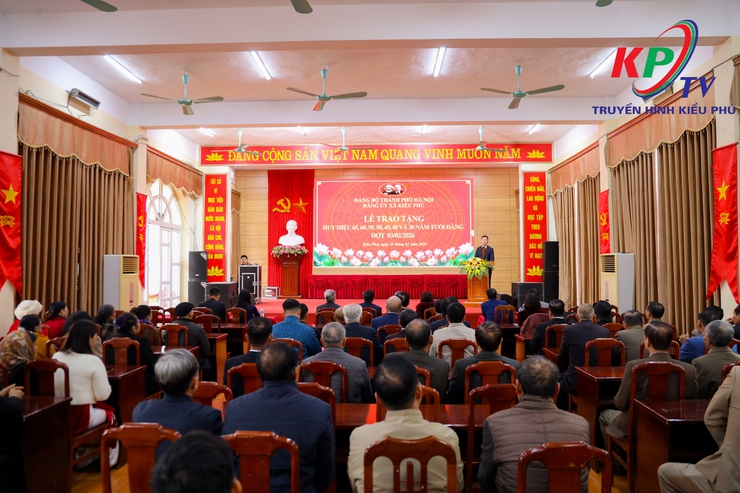 Đảng ủy xã Kiều Phú tổ chức trao tặng Huy hiệu Đảng đợt 3/2/2026.- Ảnh 2.