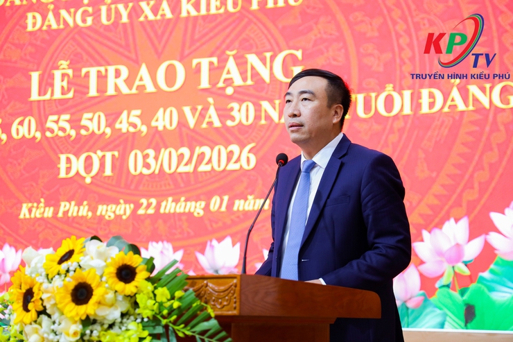 Đảng ủy xã Kiều Phú tổ chức trao tặng Huy hiệu Đảng đợt 3/2/2026.- Ảnh 11.