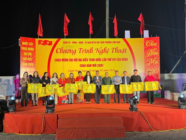 HỌC SINH TRƯỜNG TIỂU HỌC TRẦN PHÚ HÀO HỨNG THAM GIA GIAO LƯU DÂN VŨ THỂ THAO , VĂN NGHỆ CHÀO MỪNG ĐẠI HỘI ĐẠI BIỂU TOÀN QUỐC LẦN THỨ XIV CỦA ĐẢNG- Ảnh 1.