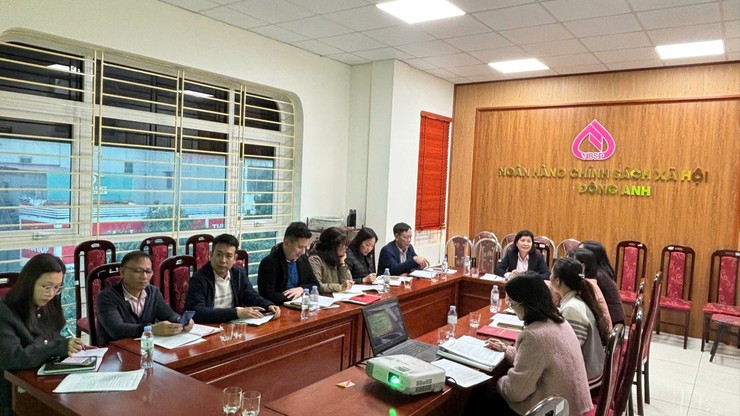 Phòng giao dịch NHCS xã hội Đông Anh đẩy mạnh các hoạt động tuyên truyền Đại hội đại biểu toàn quốc lần thứ XIV của Đảng, cuộc bầu cử Đại biểu Quốc hội khóa XVI và bầu cử đại biểu HĐND các cấp.- Ảnh 2.